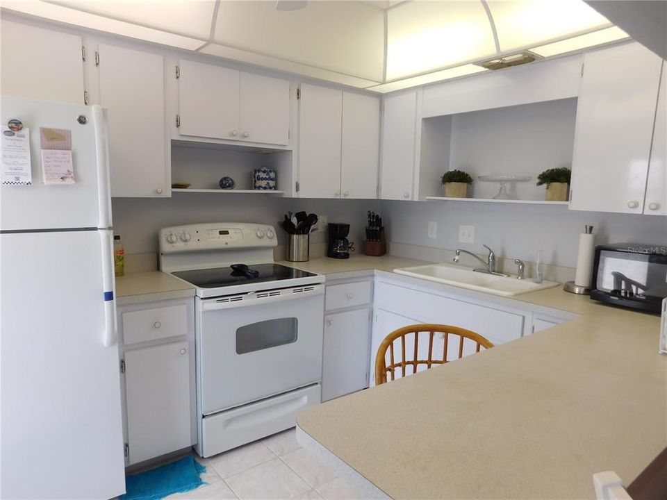 В аренду: $4,000 (2 спален, 1 ванн, 716 Квадратных фут)