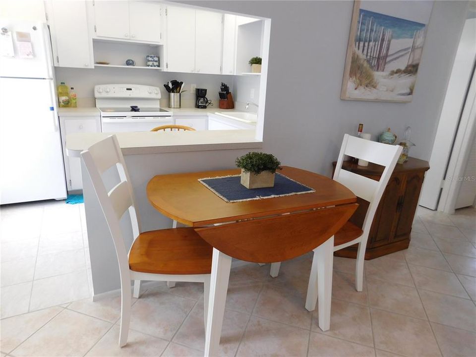 В аренду: $4,000 (2 спален, 1 ванн, 716 Квадратных фут)