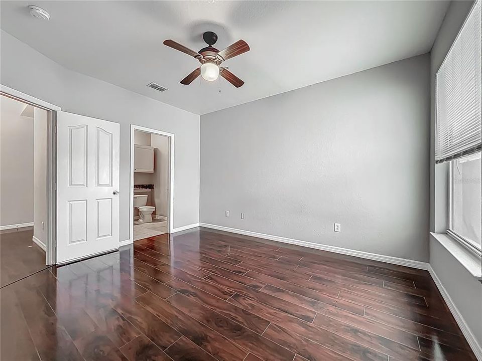 For Sale: $229,000 (4 beds, 2 baths, 1313 Square Feet)