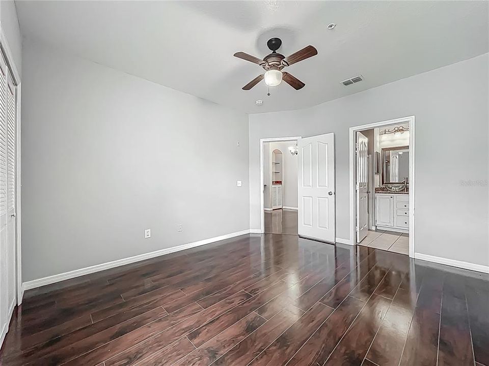 For Sale: $229,000 (4 beds, 2 baths, 1313 Square Feet)