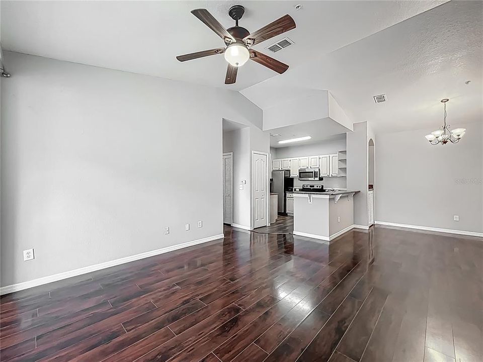 For Sale: $229,000 (4 beds, 2 baths, 1313 Square Feet)