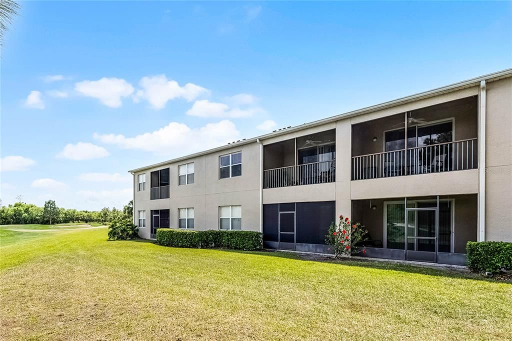 合同活跃: $250,000 (2 贝兹, 2 浴室, 1326 平方英尺)