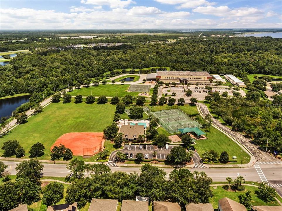 合同活跃: $250,000 (2 贝兹, 2 浴室, 1326 平方英尺)