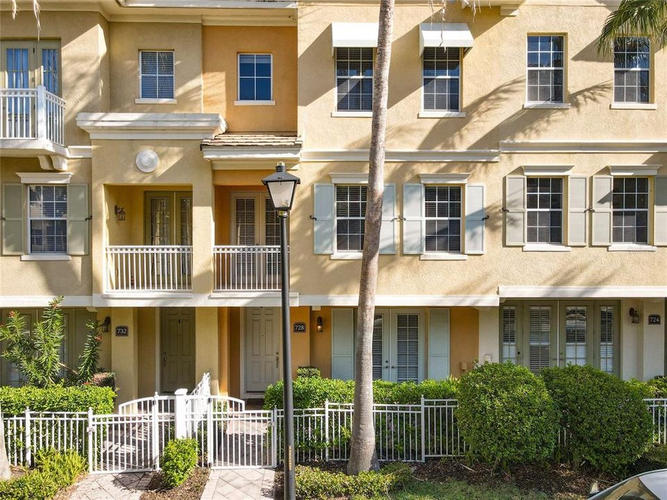 Недавно продано: $439,000 (3 спален, 3 ванн, 2295 Квадратных фут)