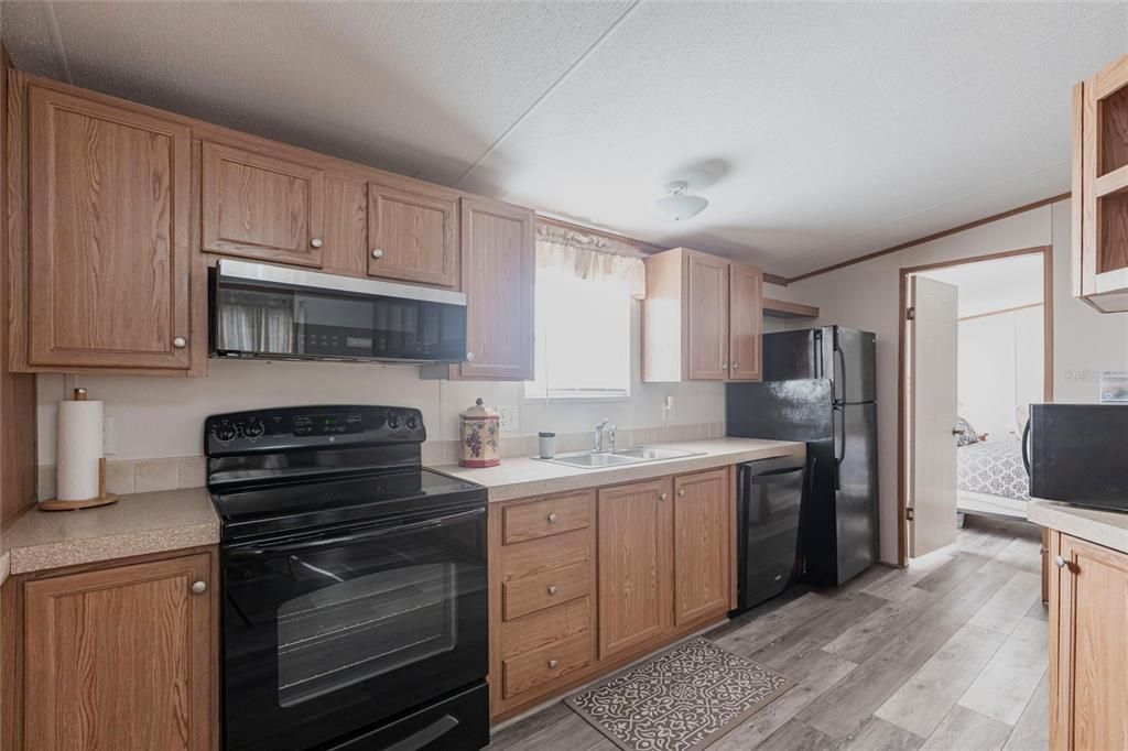 For Sale: $139,000 (2 beds, 2 baths, 896 Square Feet)