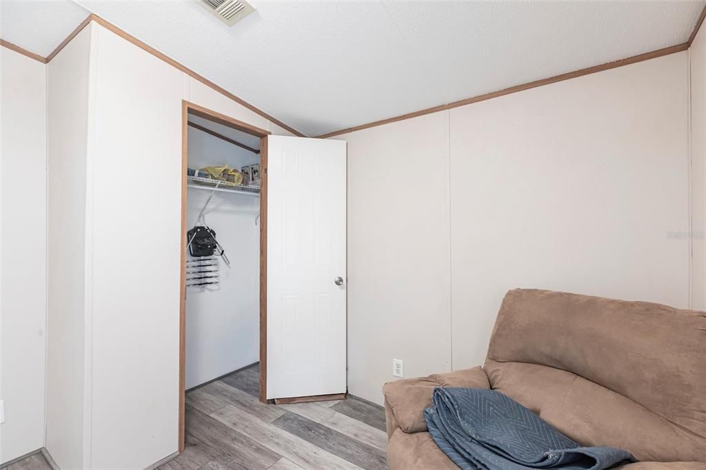 For Sale: $139,000 (2 beds, 2 baths, 896 Square Feet)