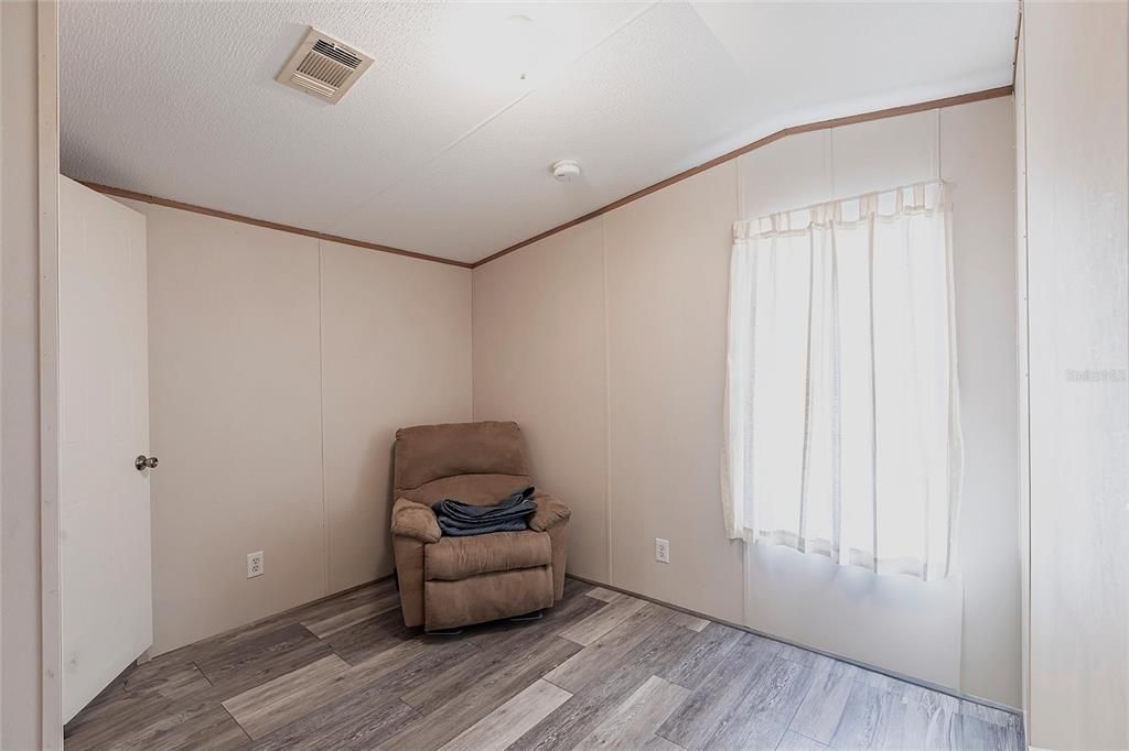 For Sale: $139,000 (2 beds, 2 baths, 896 Square Feet)