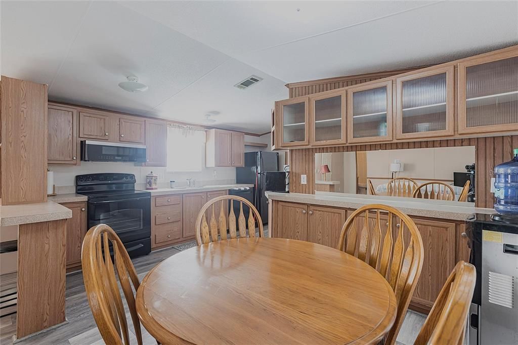 For Sale: $139,000 (2 beds, 2 baths, 896 Square Feet)