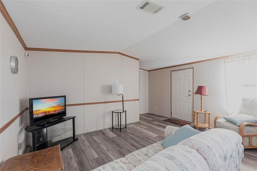 For Sale: $139,000 (2 beds, 2 baths, 896 Square Feet)