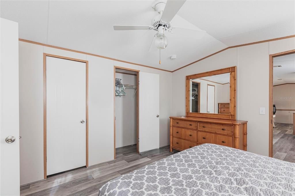 For Sale: $139,000 (2 beds, 2 baths, 896 Square Feet)