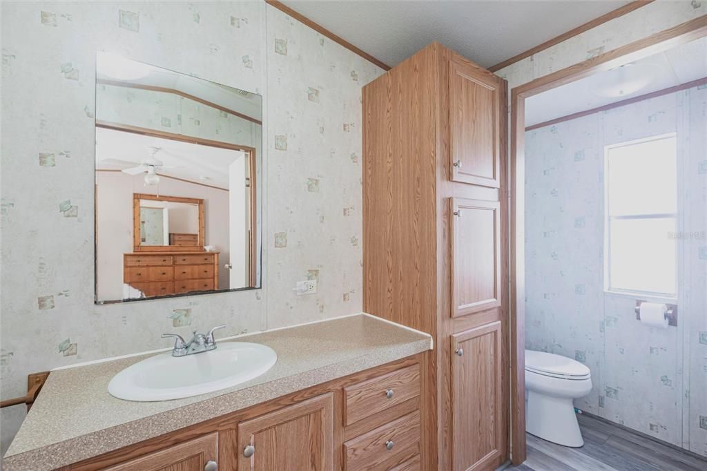 For Sale: $139,000 (2 beds, 2 baths, 896 Square Feet)