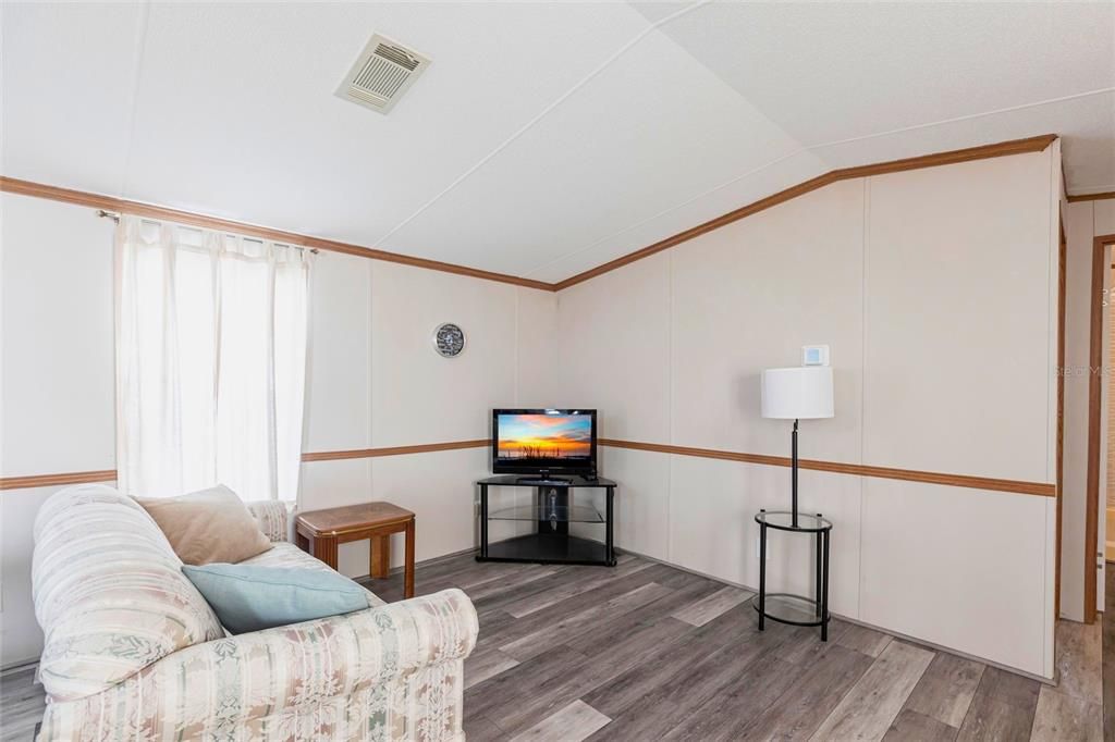 For Sale: $139,000 (2 beds, 2 baths, 896 Square Feet)