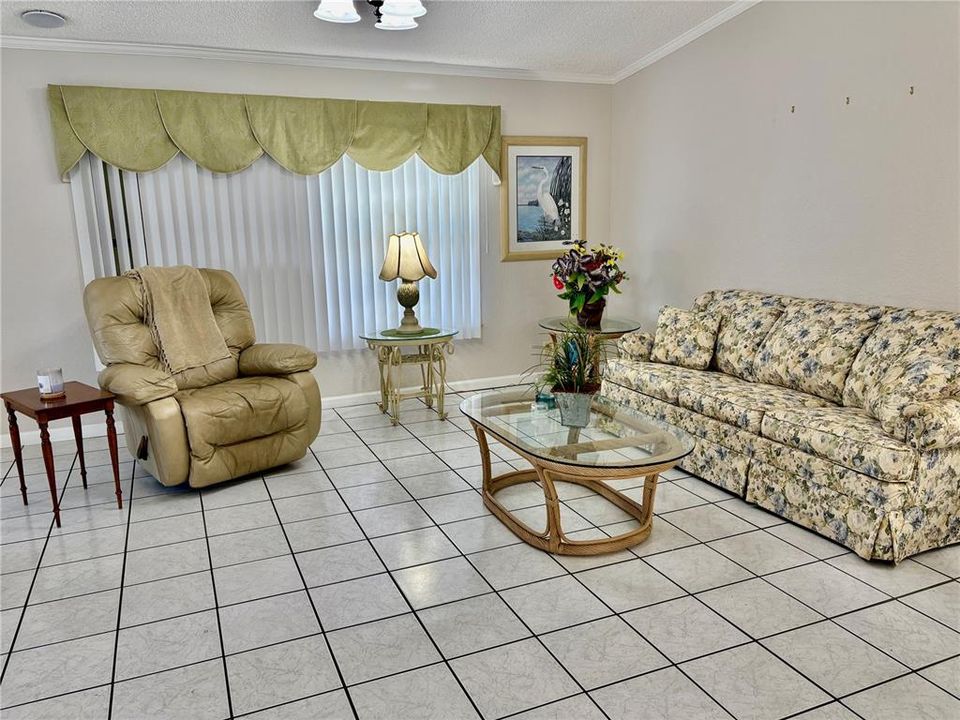 Active With Contract: $169,000 (2 beds, 2 baths, 1404 Square Feet)