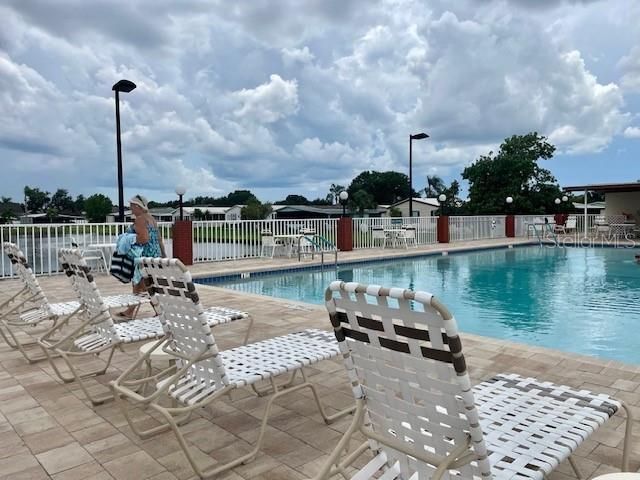 Active With Contract: $169,000 (2 beds, 2 baths, 1404 Square Feet)