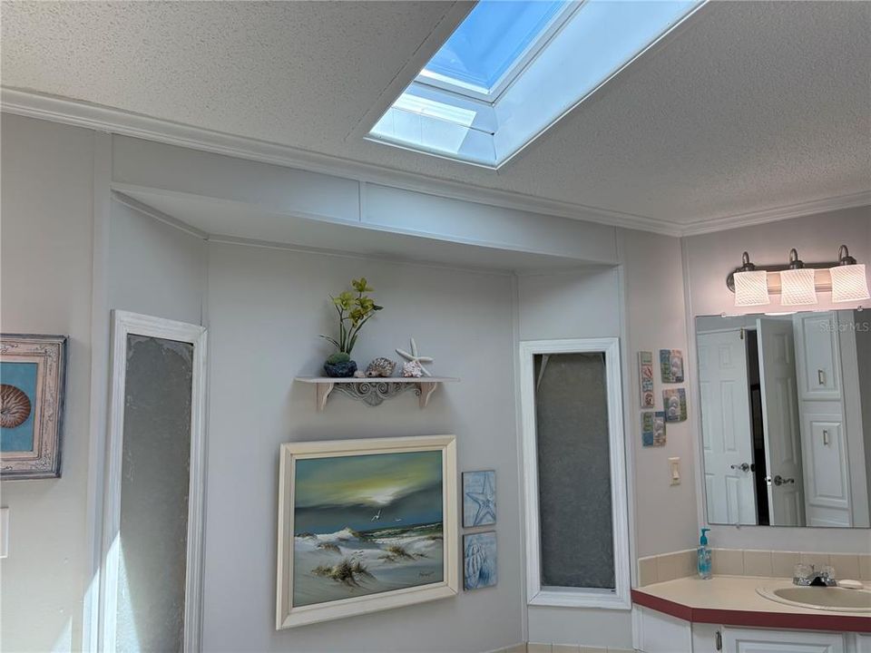 Active With Contract: $169,000 (2 beds, 2 baths, 1404 Square Feet)