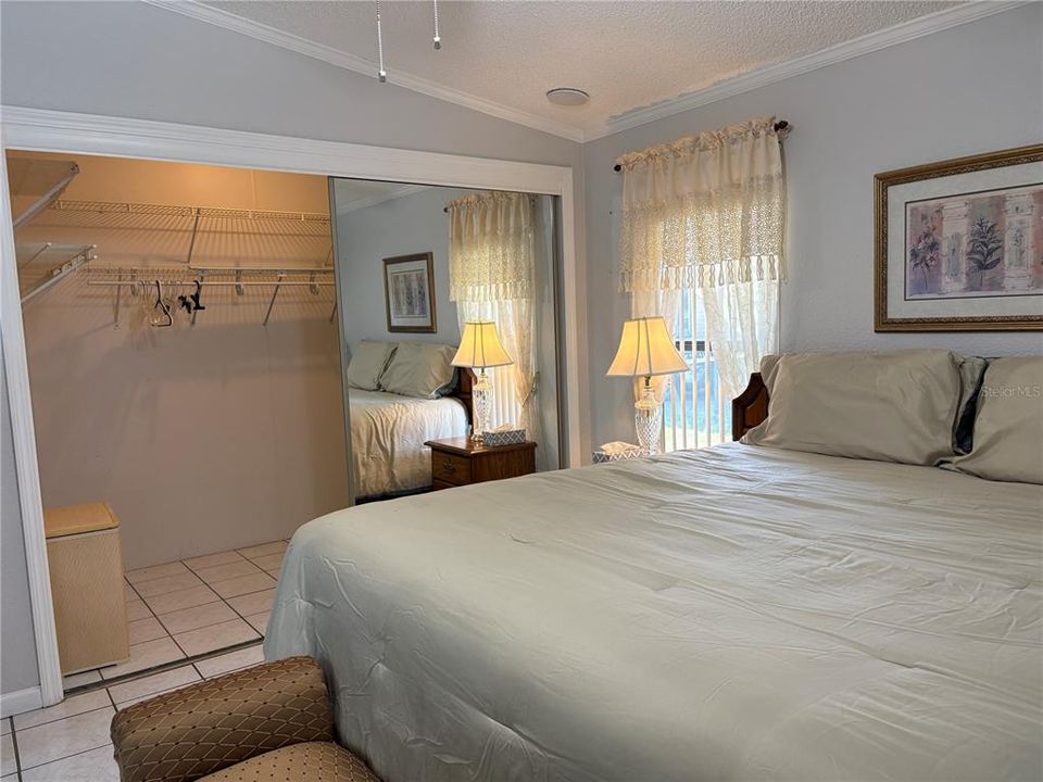 Active With Contract: $169,000 (2 beds, 2 baths, 1404 Square Feet)