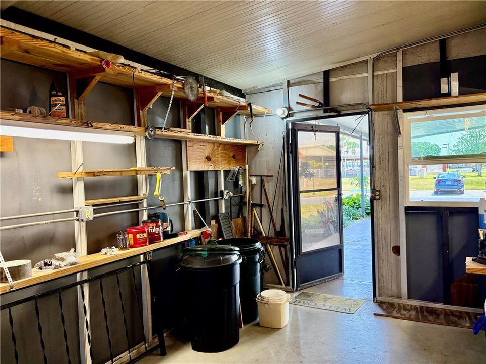 Active With Contract: $169,000 (2 beds, 2 baths, 1404 Square Feet)