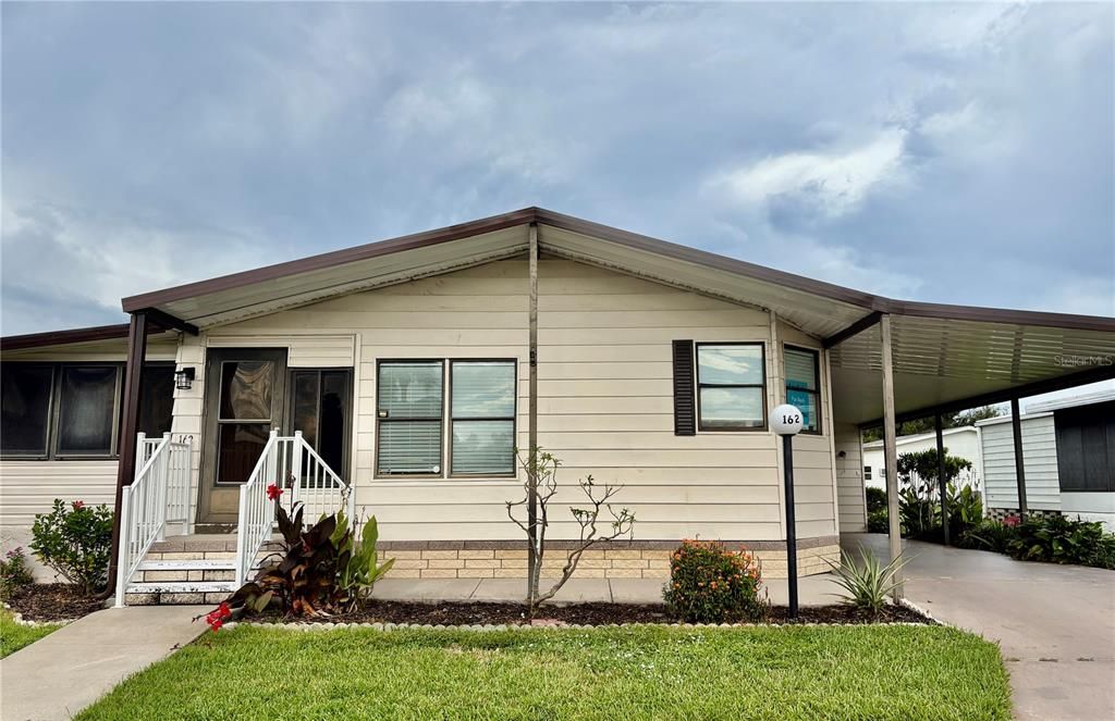 Active With Contract: $169,000 (2 beds, 2 baths, 1404 Square Feet)