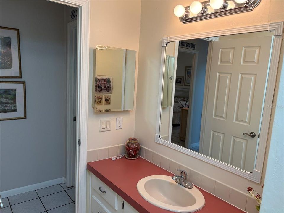 Active With Contract: $169,000 (2 beds, 2 baths, 1404 Square Feet)