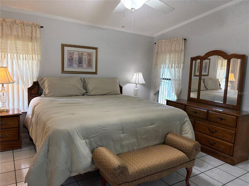 Active With Contract: $169,000 (2 beds, 2 baths, 1404 Square Feet)