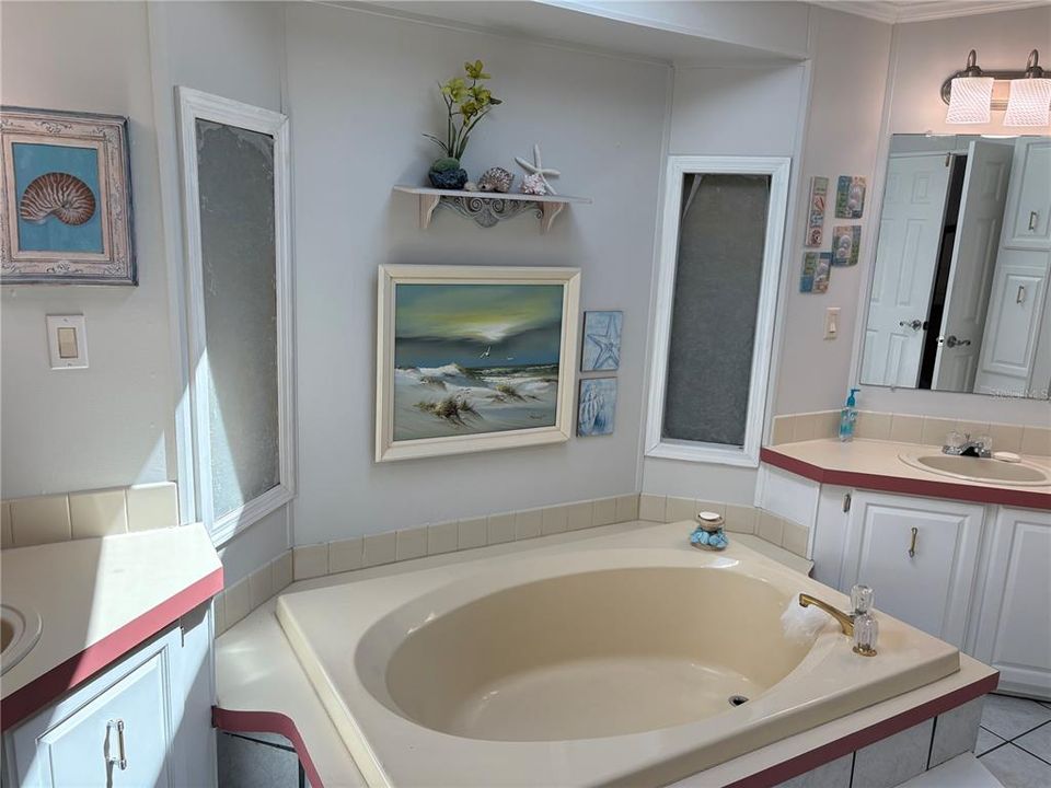 Active With Contract: $169,000 (2 beds, 2 baths, 1404 Square Feet)