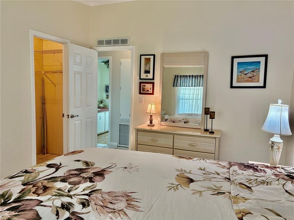 Active With Contract: $169,000 (2 beds, 2 baths, 1404 Square Feet)