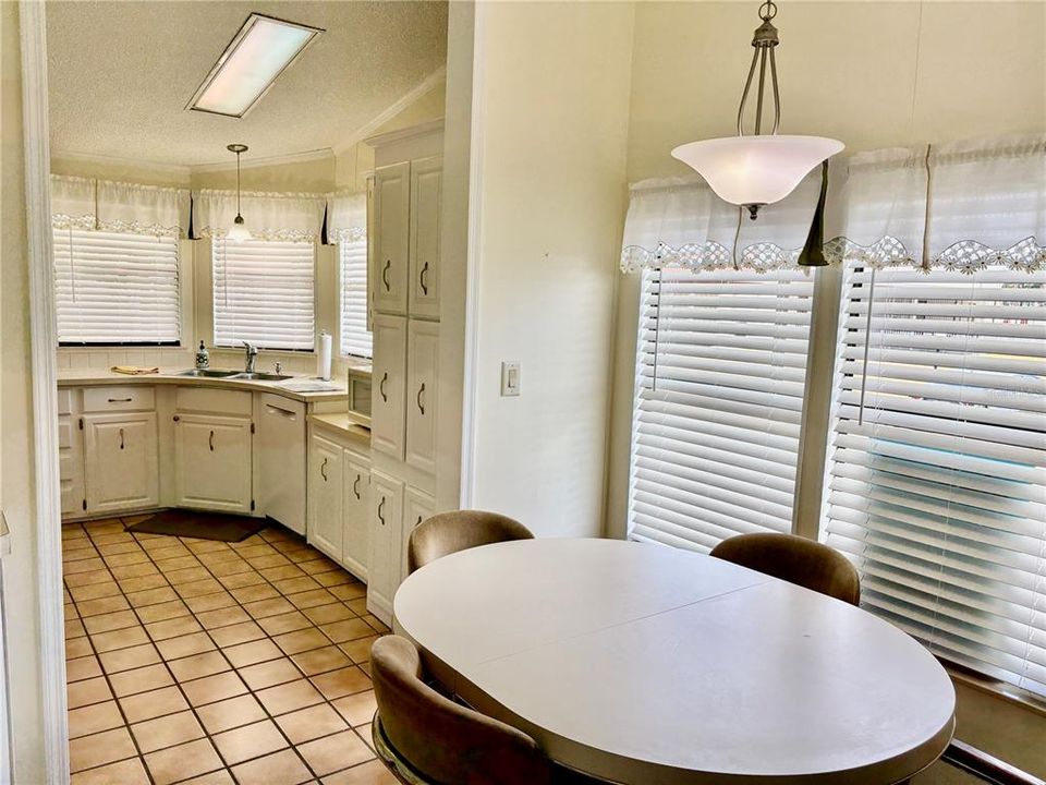 Active With Contract: $169,000 (2 beds, 2 baths, 1404 Square Feet)