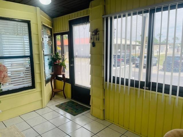 Active With Contract: $169,000 (2 beds, 2 baths, 1404 Square Feet)