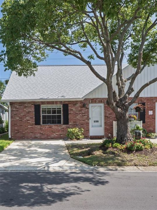 Recently Rented: $1,200 (1 beds, 1 baths, 672 Square Feet)