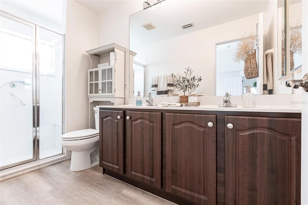 For Sale: $299,900 (2 beds, 2 baths, 1389 Square Feet)