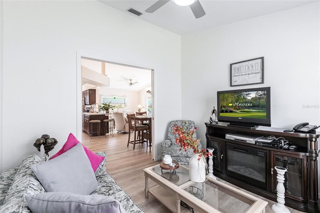 For Sale: $299,900 (2 beds, 2 baths, 1389 Square Feet)