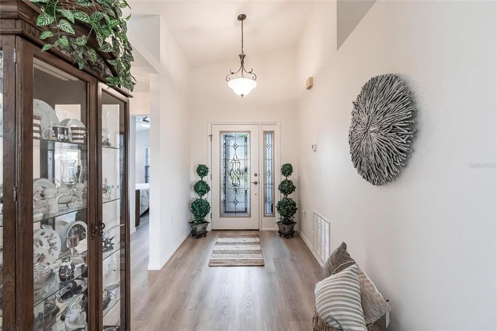 For Sale: $299,900 (2 beds, 2 baths, 1389 Square Feet)