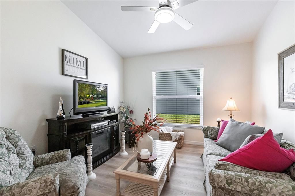 For Sale: $299,900 (2 beds, 2 baths, 1389 Square Feet)