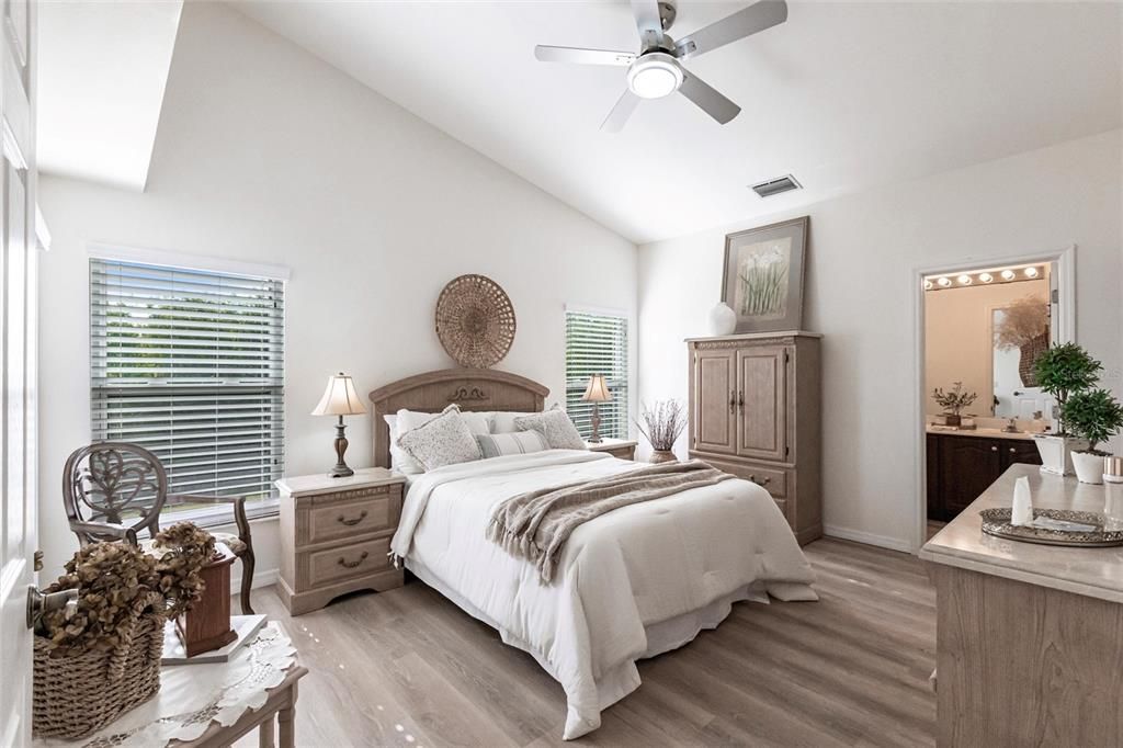 For Sale: $299,900 (2 beds, 2 baths, 1389 Square Feet)