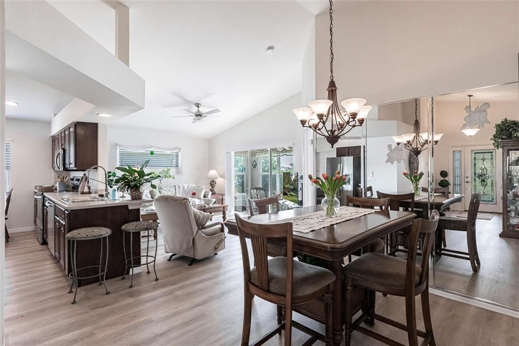 For Sale: $299,900 (2 beds, 2 baths, 1389 Square Feet)