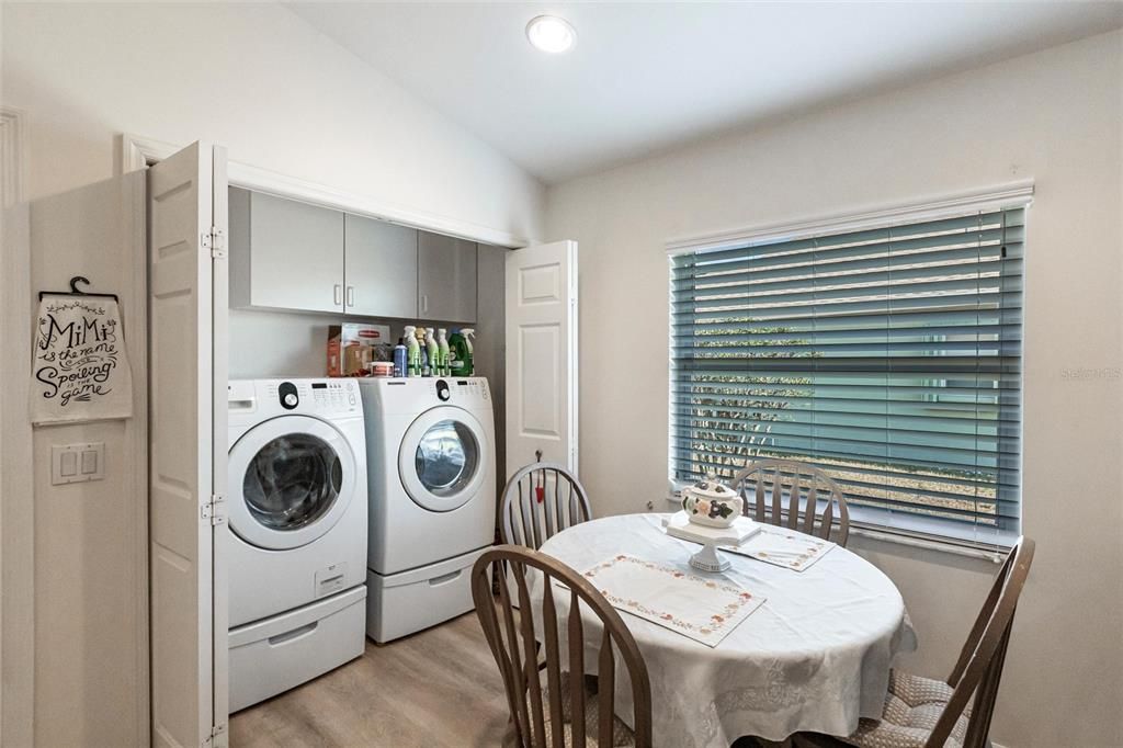 For Sale: $299,900 (2 beds, 2 baths, 1389 Square Feet)