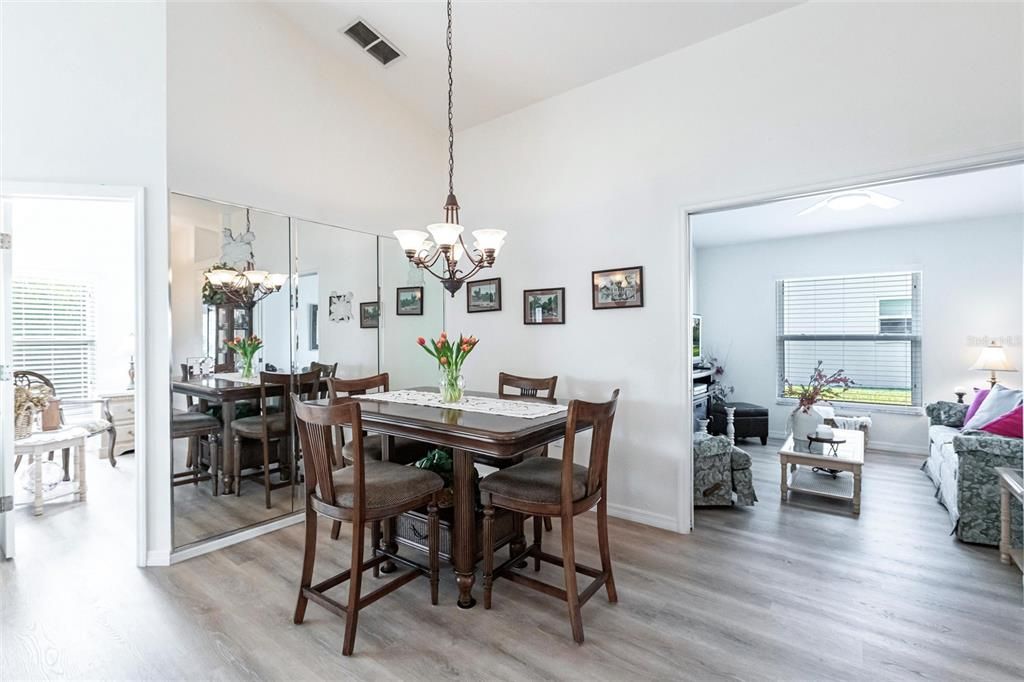 For Sale: $299,900 (2 beds, 2 baths, 1389 Square Feet)