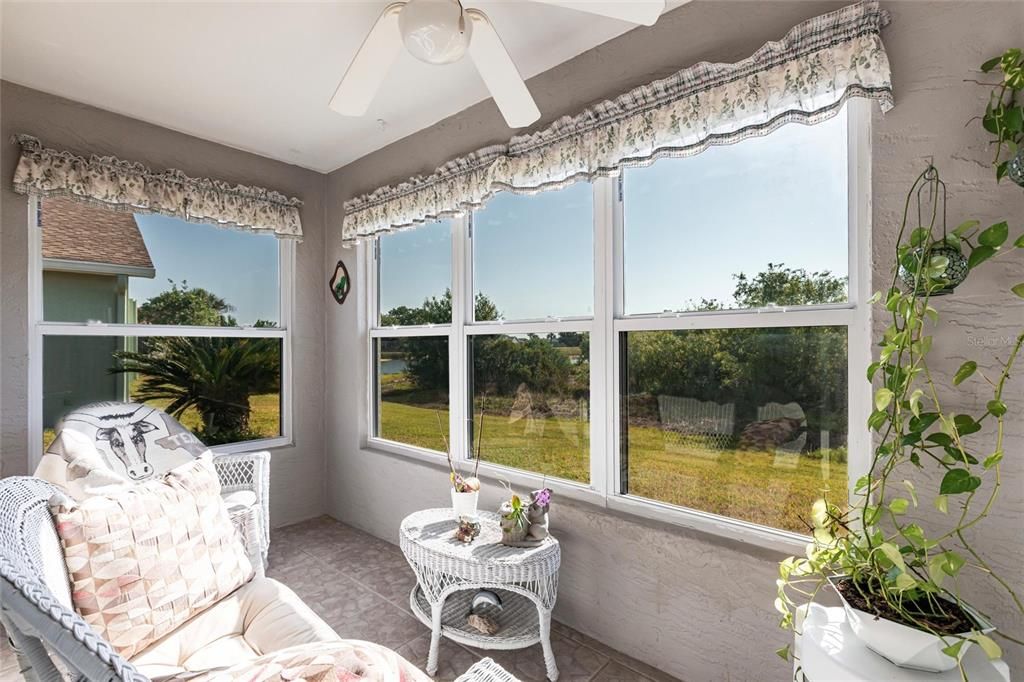 For Sale: $299,900 (2 beds, 2 baths, 1389 Square Feet)