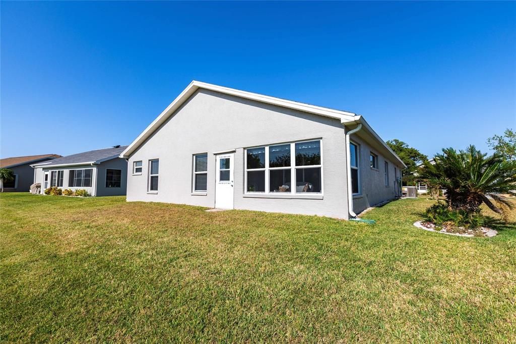 For Sale: $299,900 (2 beds, 2 baths, 1389 Square Feet)