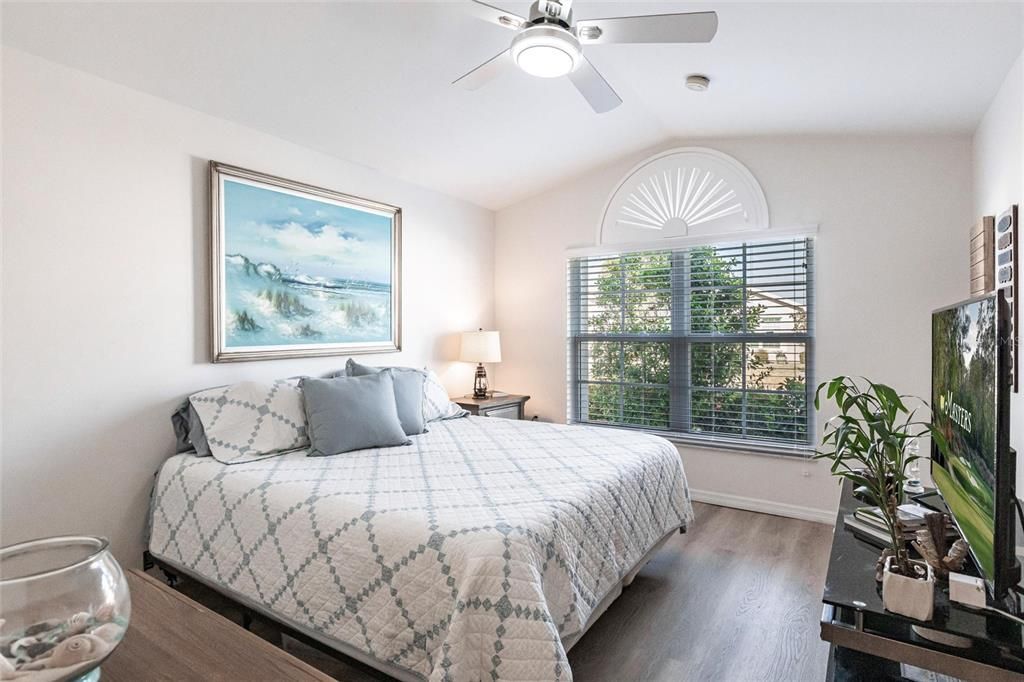 For Sale: $299,900 (2 beds, 2 baths, 1389 Square Feet)