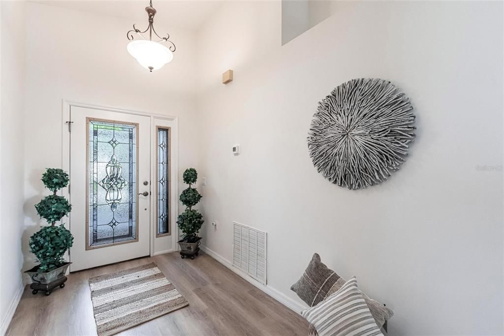 For Sale: $299,900 (2 beds, 2 baths, 1389 Square Feet)