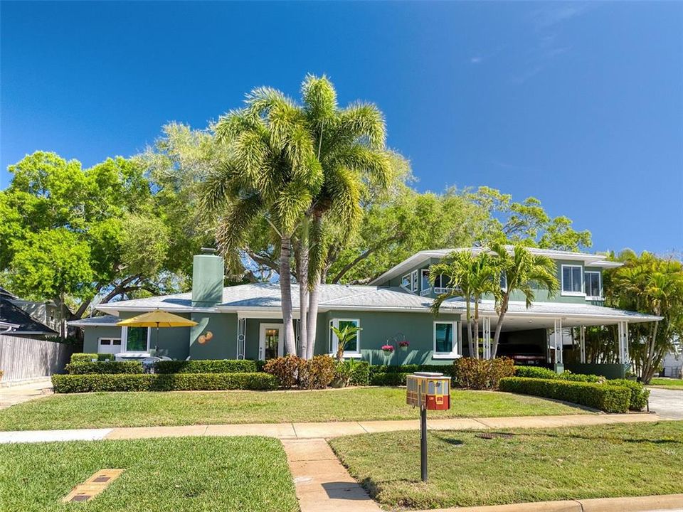 Vendido Recientemente: $1,599,900 (4 camas, 4 baños, 2865 Pies cuadrados)