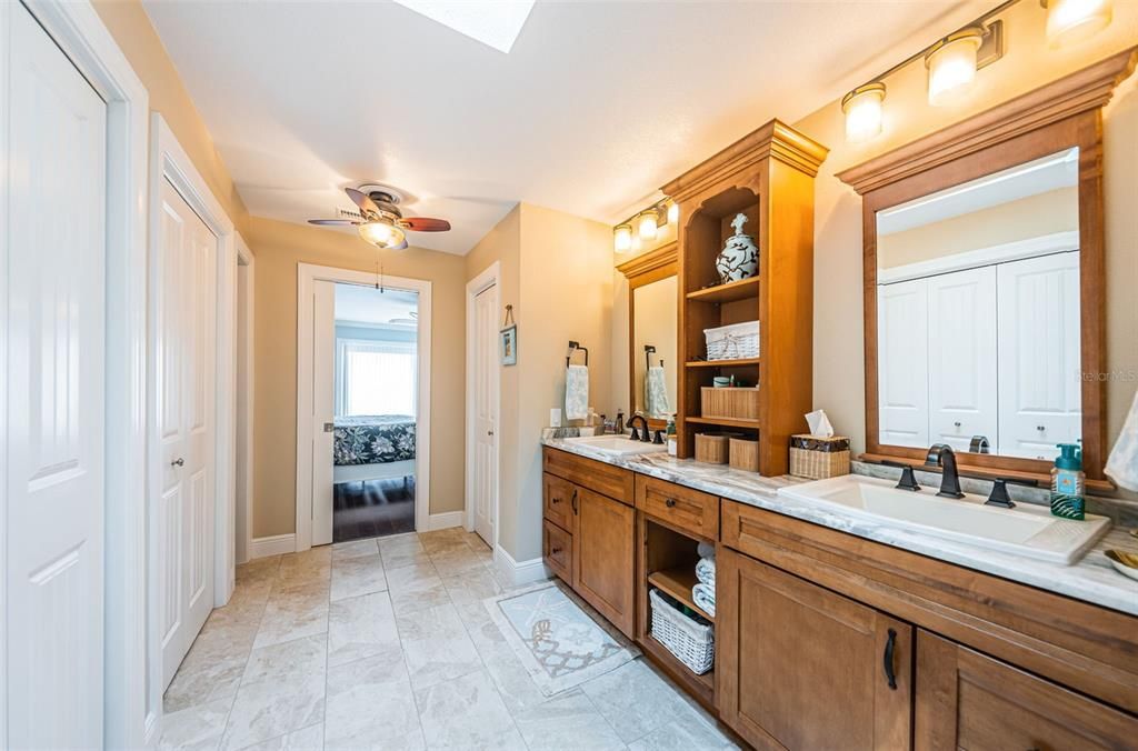 待售: $799,000 (2 贝兹, 3 浴室, 1330 平方英尺)