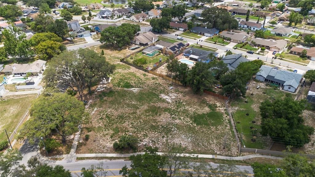 Под контрактом: $395,000 (2.78 acres)