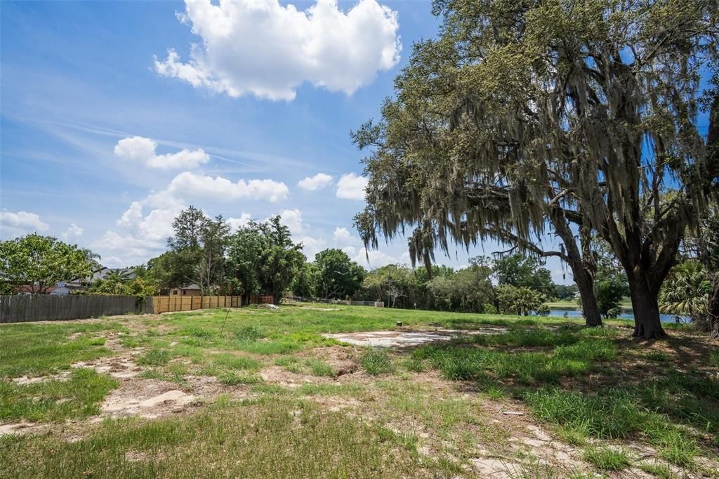 Под контрактом: $395,000 (2.78 acres)