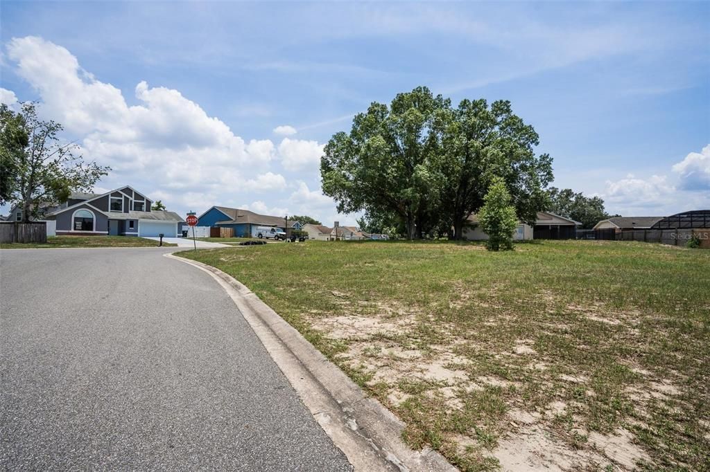 Под контрактом: $395,000 (2.78 acres)