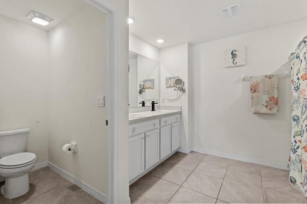 待售: $395,000 (5 贝兹, 3 浴室, 2447 平方英尺)