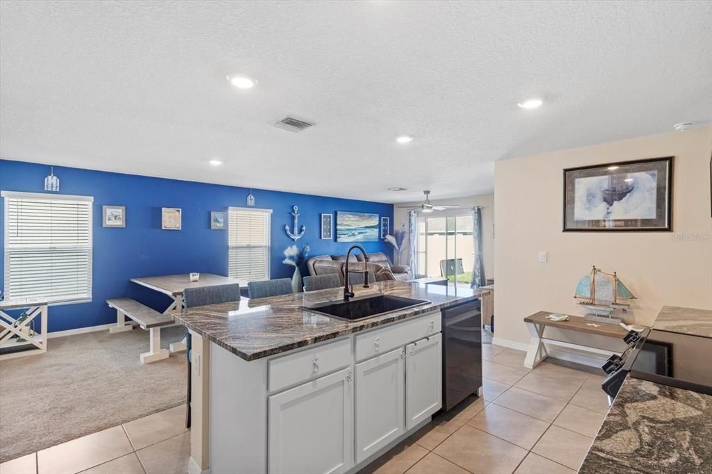 待售: $395,000 (5 贝兹, 3 浴室, 2447 平方英尺)