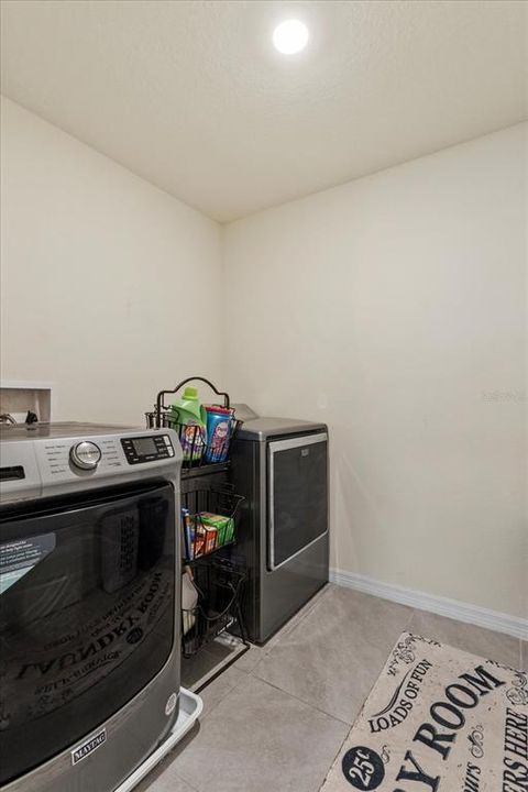 待售: $395,000 (5 贝兹, 3 浴室, 2447 平方英尺)