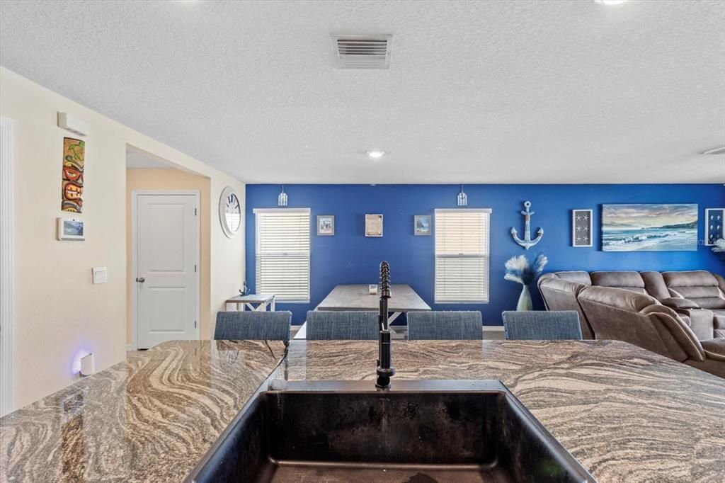 待售: $395,000 (5 贝兹, 3 浴室, 2447 平方英尺)